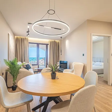 Apartament Golden Sunrise