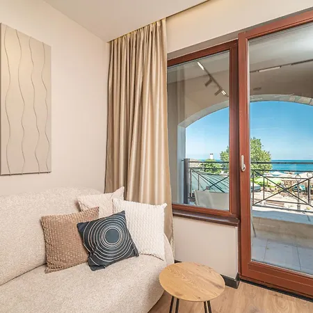 Golden Sunrise Apartament